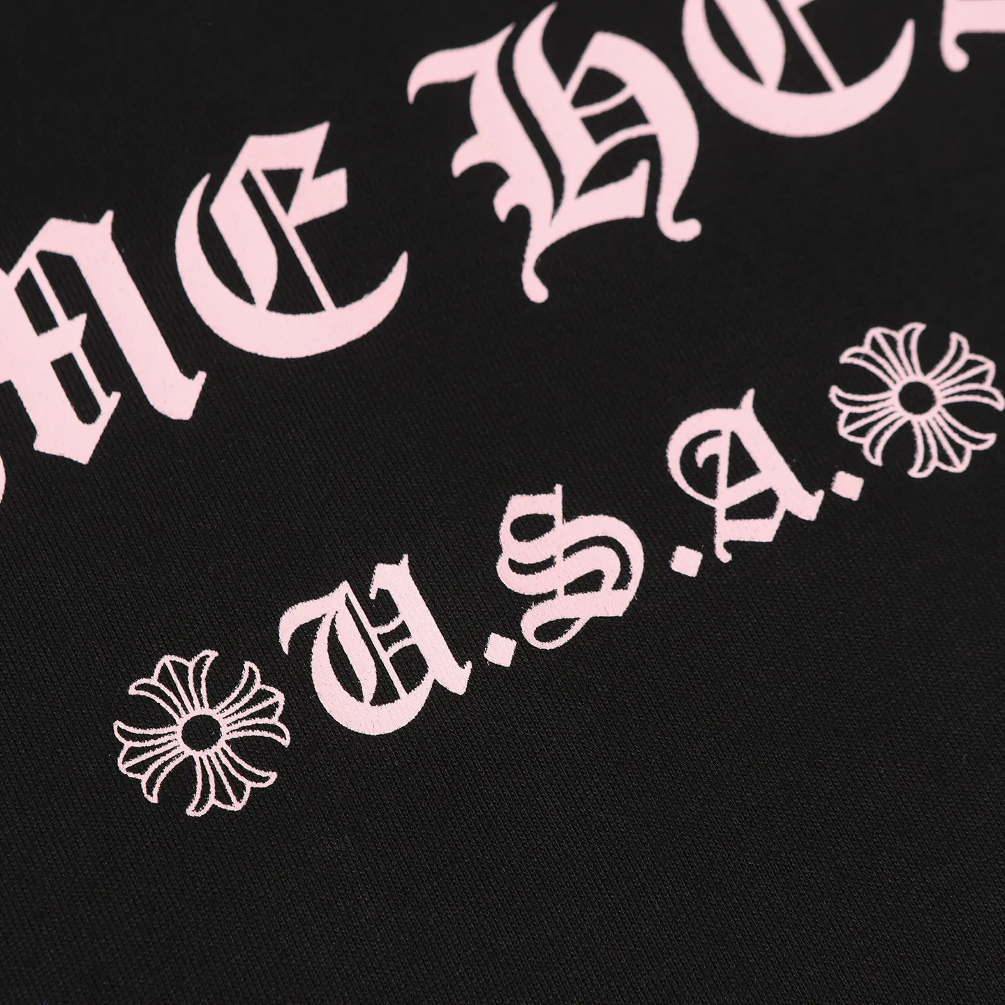 🅿️170 CHROME HEARTS/Chrome Heart CH Sanskrit printed short-sleeved T-shirt The fabric is made of 280g heavy combed cotton, customized with 32 count 1*1 threads, and washed twice for ready-to-wear. The fabric is comfortable and skin-friendly without any strange feeling. Custom-dyed fabric, with high textile density, good drape, and not easy to deform. The thick texture and tight spinning process will not affect the breathability of the fabric. The color saturation is very high. Imported digital direct-injection printing technology. A versatile and good-looking short-sleeve. The loose version covers the flesh and makes you look slimmer. It is the same style for men and women. It has three complete standards. Color: Black-White Size: XS-L